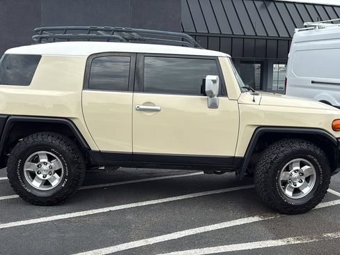 Used 2008 Toyota FJ Cruiser 4WD image 2