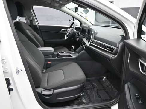 Used 2025 Kia Sportage LX FWD image 36