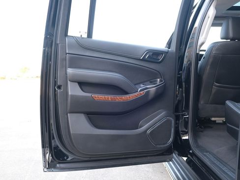 Used 2020 Chevrolet Suburban Premier image 18