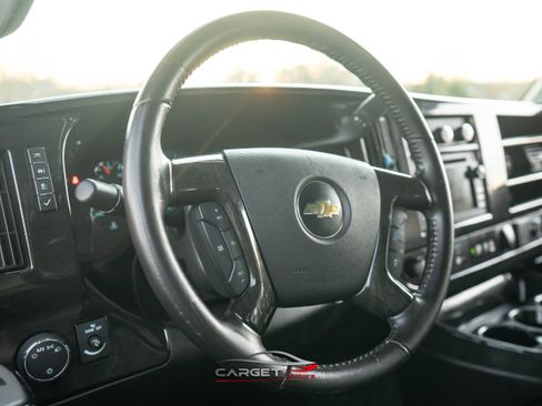Used 2017 Chevrolet Express 2500 image 25