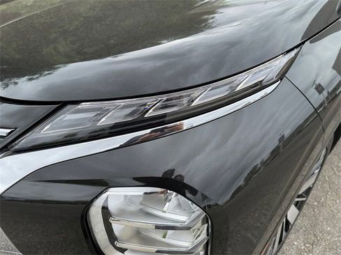 New 2025 Mitsubishi Outlander SE image 32