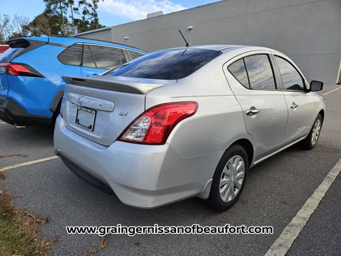 Used 2018 Nissan Versa SV image 10