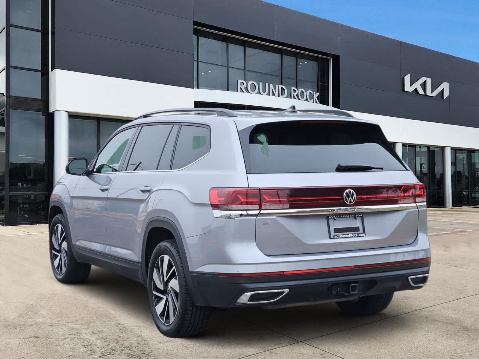 Used 2025 Volkswagen Atlas SE FWD image 6
