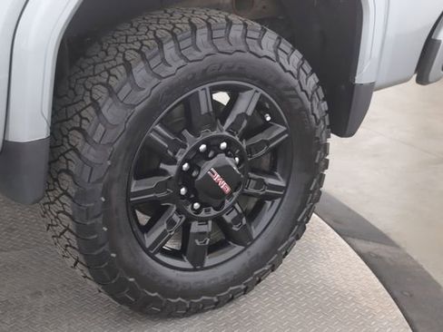 Used 2025 GMC Sierra 2500 AT4 w/ Technology Package image 14