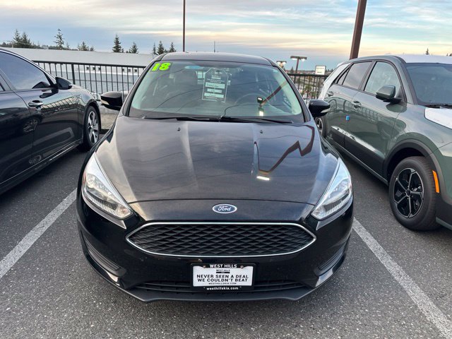 Used 2018 Ford Focus SE w/ Cold Weather Package FWD image 2