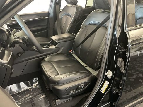 Used 2024 Jeep Grand Cherokee Limited w/ Luxury Tech Group II AWD/4WD image 15
