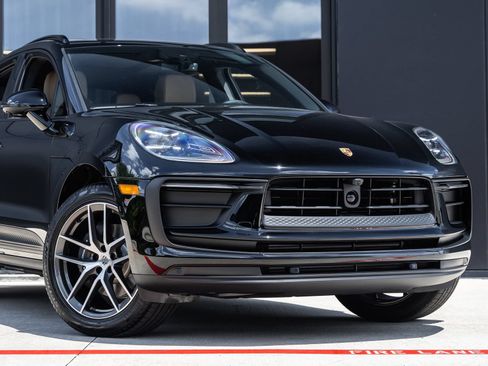 New 2026 Porsche Macan AWD/4WD image 9