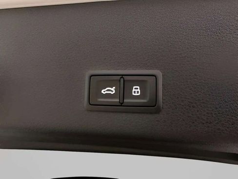 Used 2024 Audi Q8 e-tron Prestige w/ Prestige Package image 10