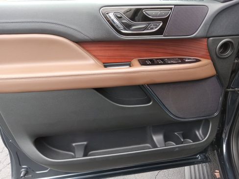 Used 2024 Lincoln Navigator L Reserve image 9