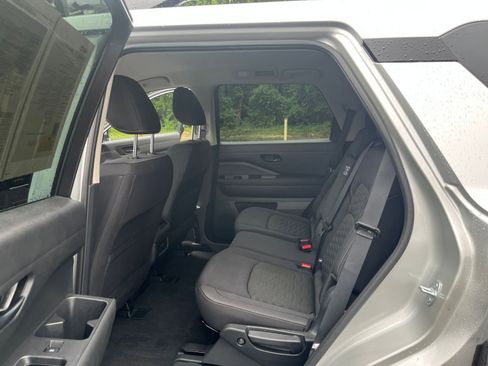 Used 2025 Nissan Pathfinder SV FWD image 27