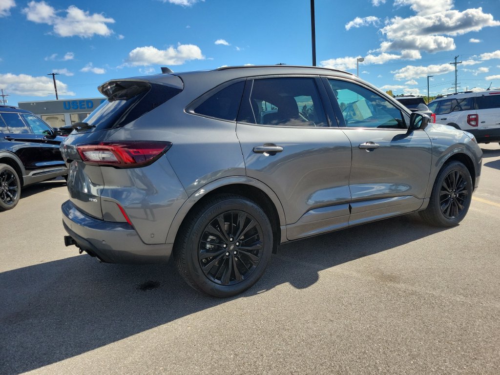 Certified 2023 Ford Escape ST-Line Elite w/ Premium Technology Package AWD/4WD image 4