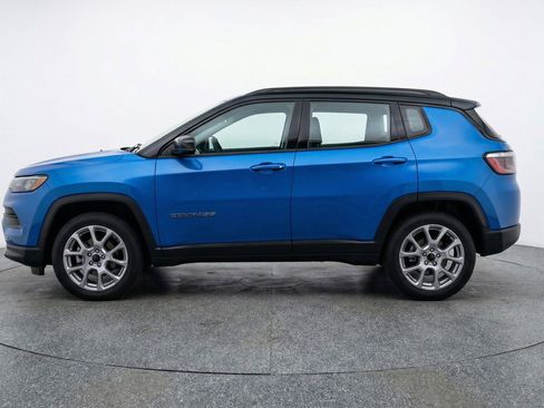 Used 2025 Jeep Compass Limited AWD/4WD image 5