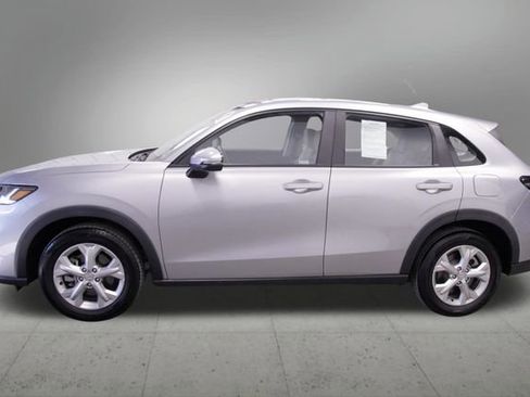 Certified 2023 Honda HR-V LX image 3