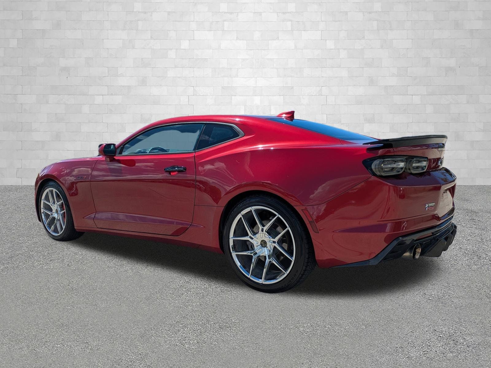 Used 2021 Chevrolet Camaro LT RWD image 4