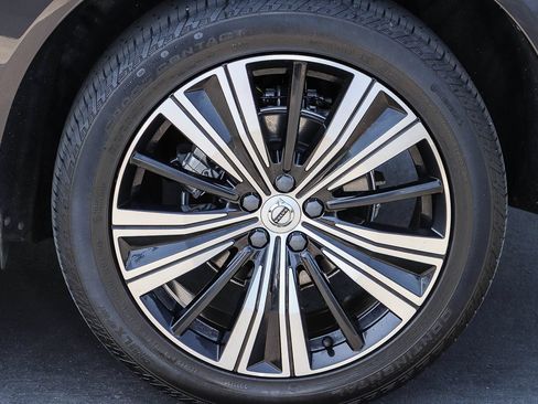 Used 2023 Volvo XC60 B5 Plus AWD/4WD image 12