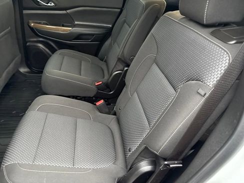 Used 2023 GMC Acadia SLE w/ Driver Convenience Package image 10