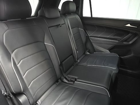 Used 2022 Volkswagen Tiguan SEL R-Line image 17