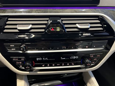 Used 2023 BMW M550i xDrive w/ Dynamic Handling Package image 21