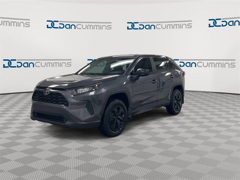 Used 2022 Toyota RAV4 LE image 4
