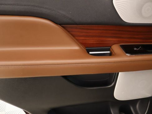 Used 2023 Lincoln Navigator Reserve AWD/4WD image 18