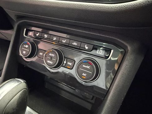 Used 2019 Volkswagen Tiguan SE w/ Panoramic Sunroof Package FWD image 20