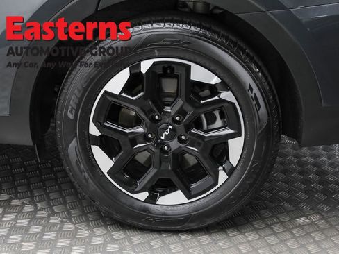 Used 2024 Kia Sorento S image 8