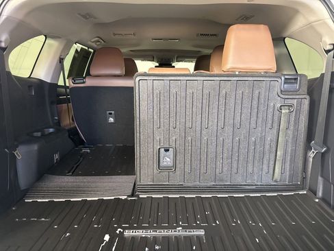 Used 2025 Toyota Highlander XLE image 26