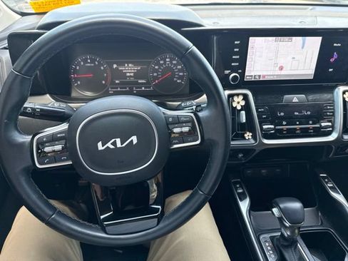 Used 2022 Kia Sorento S w/ Panoramic Sunroof Package FWD image 9