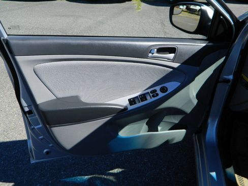 Used 2014 Hyundai Accent GLS image 20