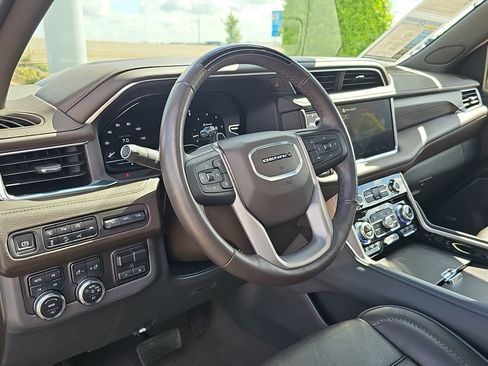 Used 2024 GMC Yukon XL Denali w/ Denali Reserve Package image 11