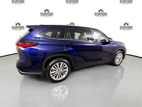 Used 2023 Toyota Highlander L image 7