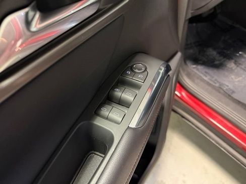 Used 2026 Chevrolet Traverse LT FWD image 12