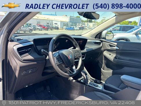 Used 2025 Buick Encore GX Preferred AWD/4WD image 4