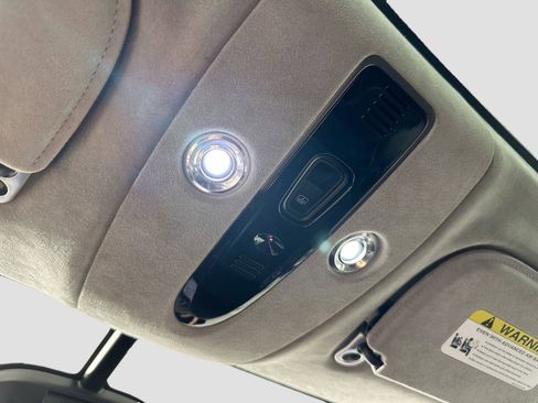 Used 2021 Aston Martin DBX image 19