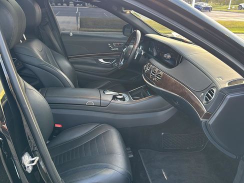 Used 2018 Mercedes-Benz S 560 Sedan image 10
