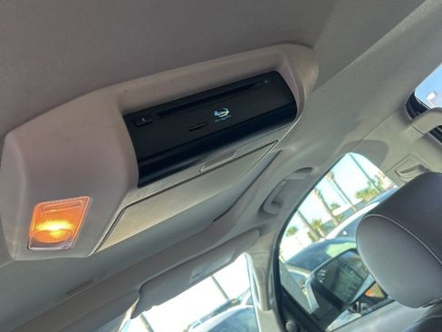 Used 2019 Toyota Sequoia Platinum image 3