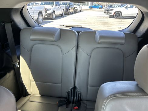 Used 2017 Hyundai Santa Fe Limited image 44