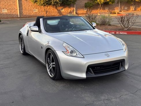 Used 2012 Nissan 370Z Roadster RWD image 25