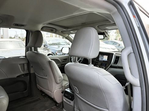 Used 2019 Toyota Sienna XLE w/ XLE Navigation Package AWD/4WD image 31