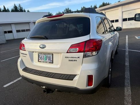 Used 2011 Subaru Outback 3.6R Limited AWD/4WD image 3