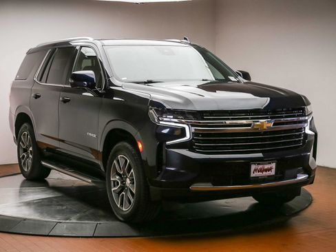 Used 2023 Chevrolet Tahoe LT w/ Luxury Package AWD/4WD image 3