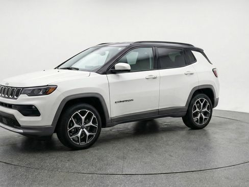 Used 2025 Jeep Compass Limited AWD/4WD image 3