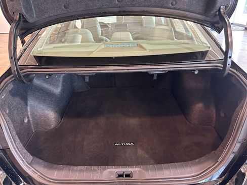 Used 2025 Nissan Altima 2.5 SV image 30