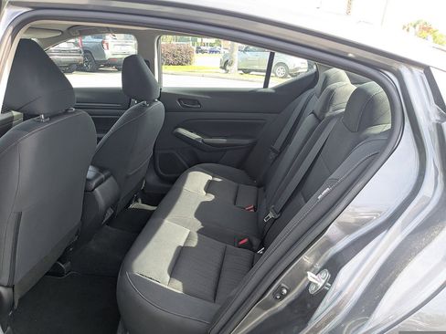 Used 2025 Nissan Altima 2.5 SV FWD image 35