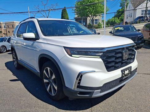 Used 2023 Honda Pilot Elite image 6