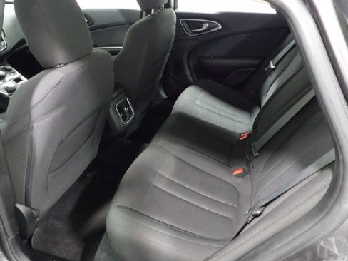 Used 2015 Chrysler 200 Limited w/ Convenience Group FWD image 10