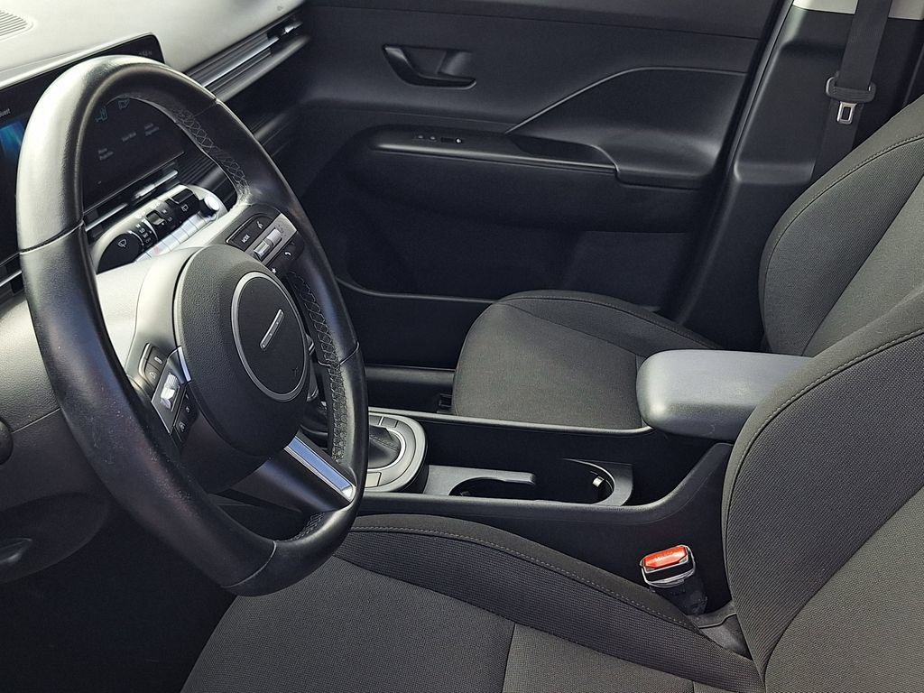 Certified 2025 Hyundai Kona SEL AWD/4WD image 10