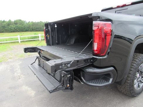 Used 2024 GMC Sierra 1500 AT4 w/ Technology Package AWD/4WD image 37