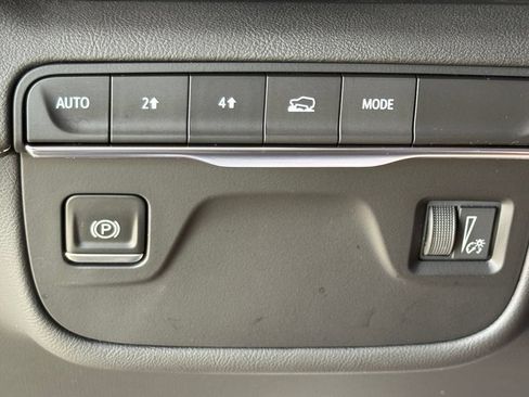 Used 2023 Cadillac Escalade Premium Luxury AWD/4WD image 34