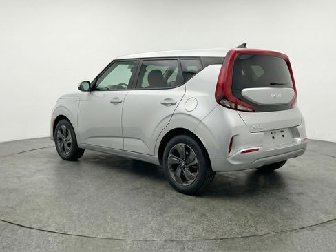 Used 2025 Kia Soul LX w/ LX Technology Package FWD image 6
